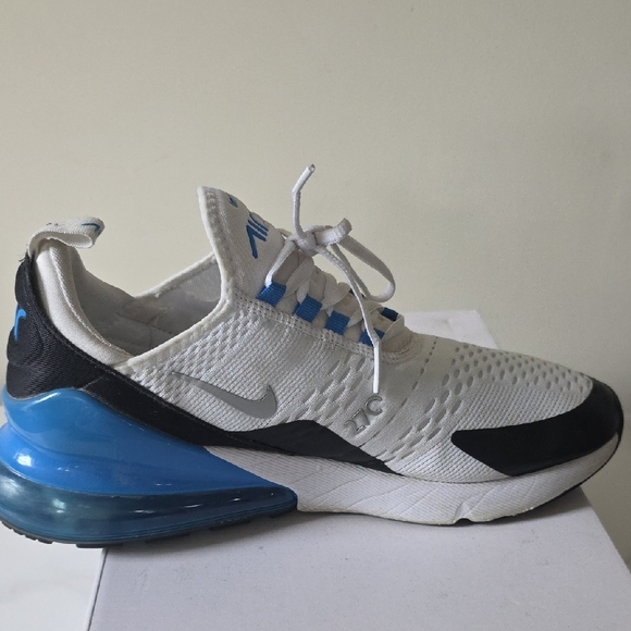 Nike Air Max 270 White and Blue Athletic Shoes - Picture 6 of 9